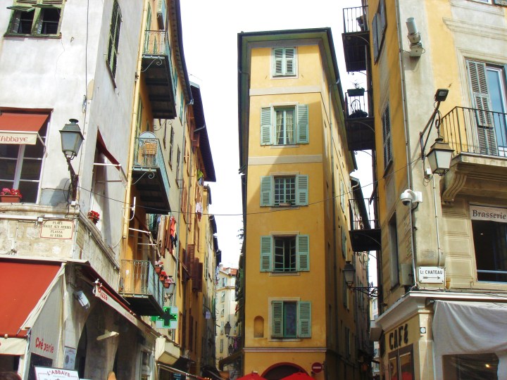 Calleque desemboca en la Plaza Rossetti